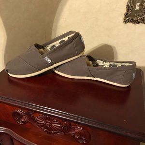 Ladies gray TOMS